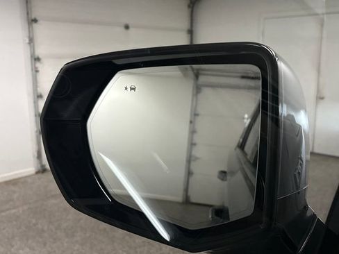 Used 2023 Chevrolet Suburban Z71 w/ Luxury Package image 60