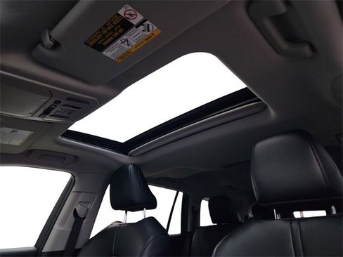 Used 2022 Toyota Highlander XLE image 19