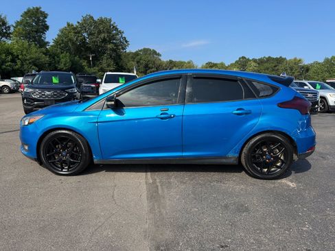 Used 2016 Ford Focus SE w/ Equipment Group 201A FWD image 2