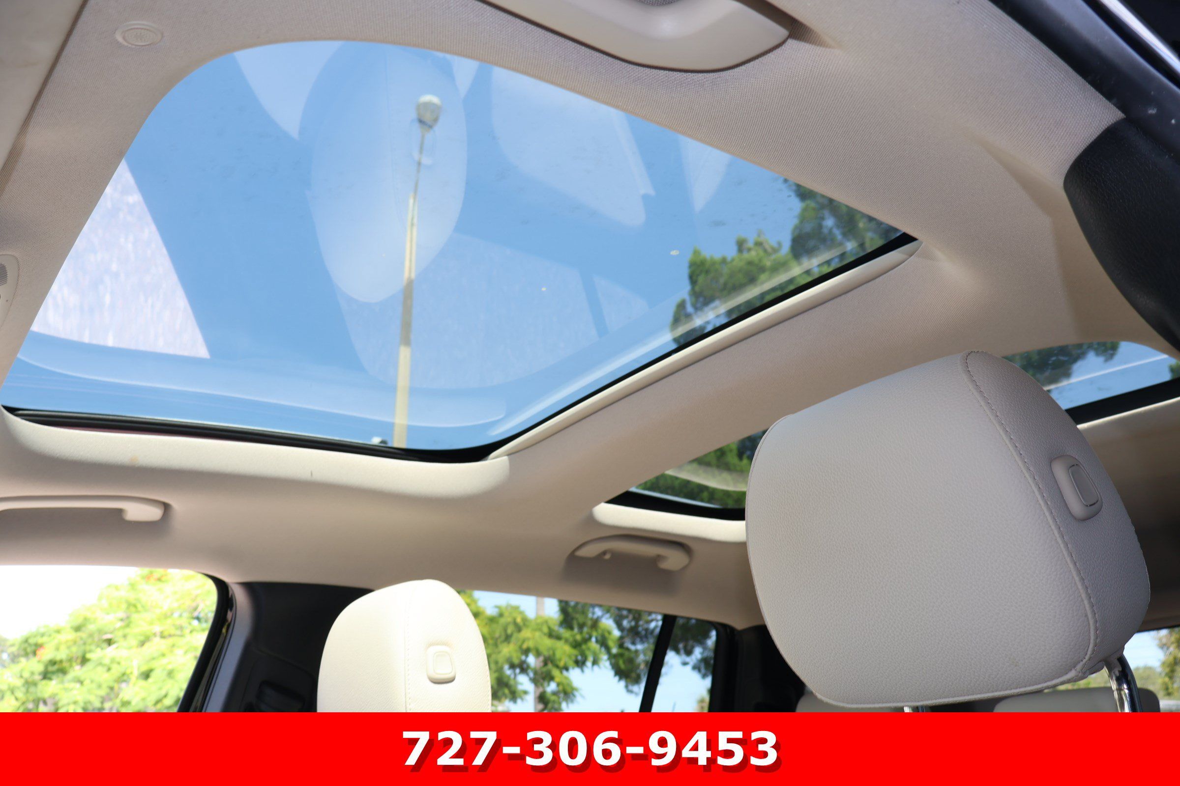 Used 2023 Mercedes-Benz GLB 250 4MATIC w/ Premium Package image 5