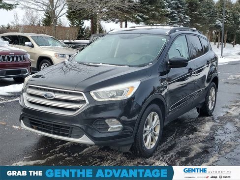Used 2017 Ford Escape SE w/ Equipment Group 201A image 2