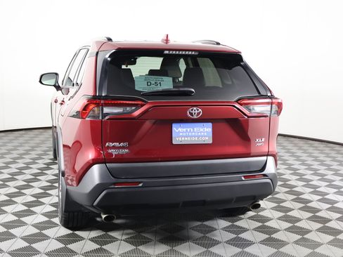 Used 2022 Toyota RAV4 XLE Premium image 7