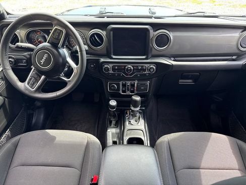 Used 2023 Jeep Wrangler Unlimited Sahara AWD/4WD image 19