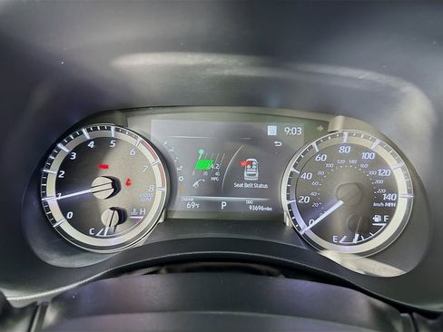 Used 2023 Toyota Highlander XLE FWD image 17