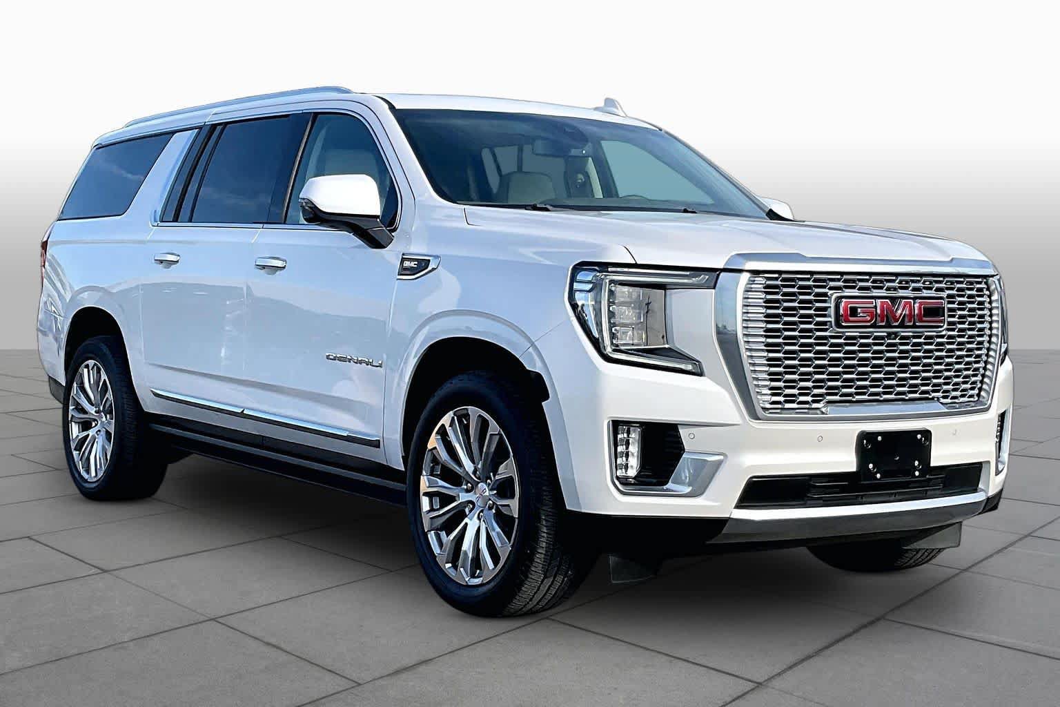 Used 2022 GMC Yukon XL Denali RWD image 3