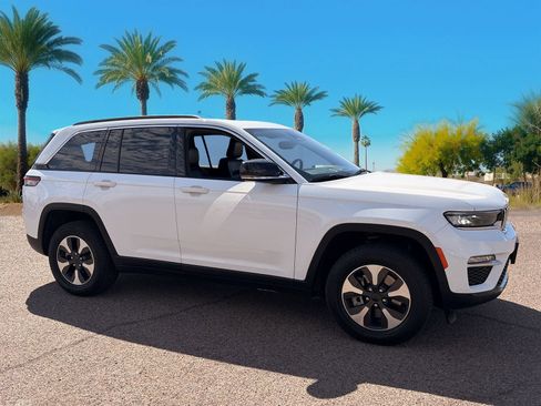 Used 2024 Jeep Grand Cherokee Limited 4xe AWD/4WD image 7