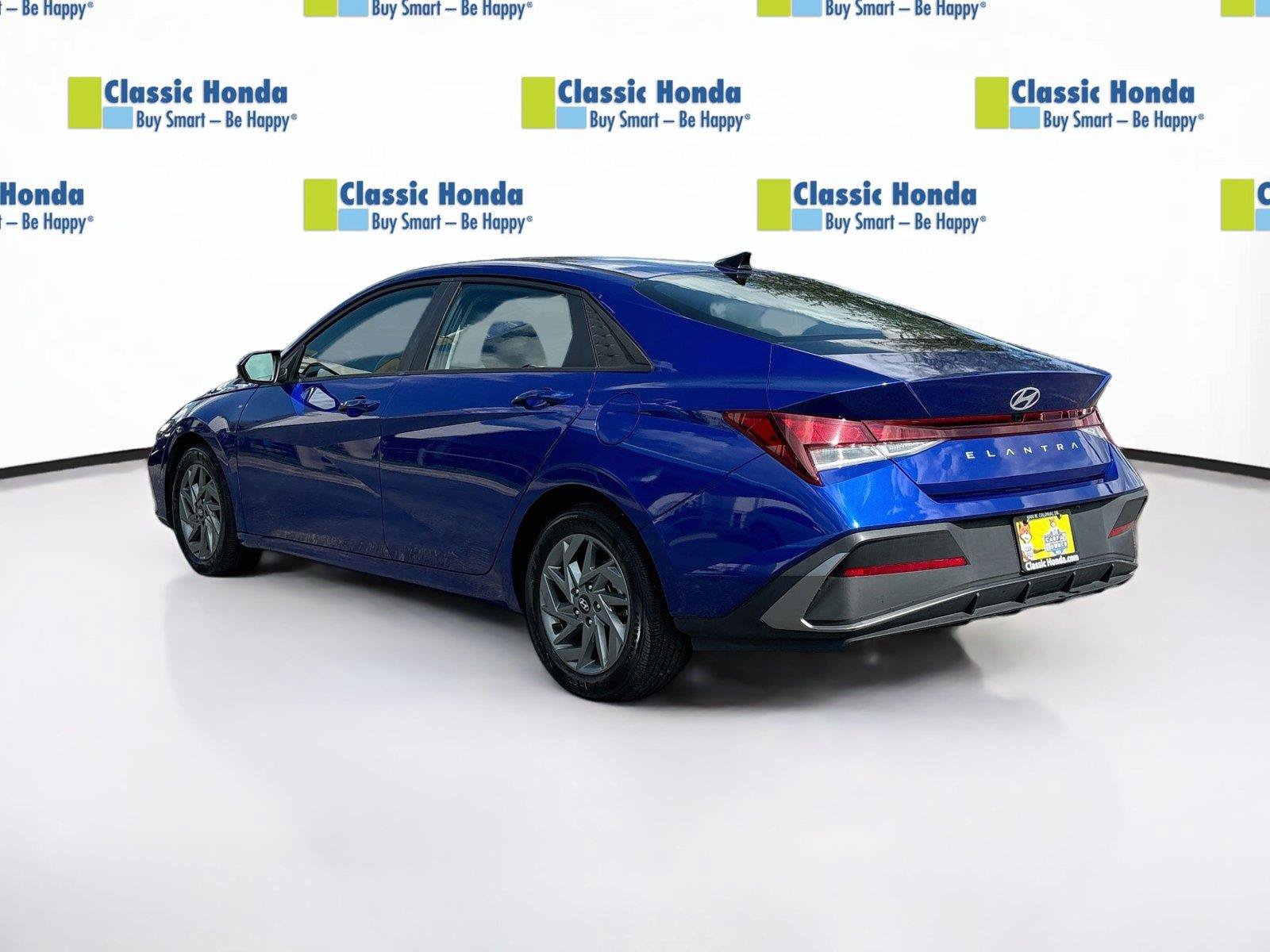Used 2024 Hyundai Elantra SEL FWD image 5