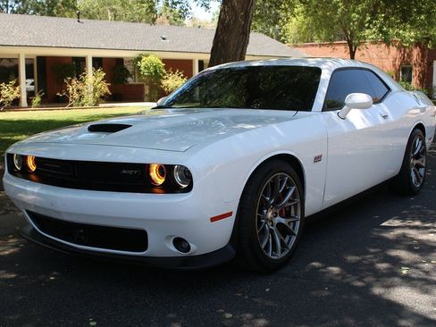 Used 2015 Dodge Challenger SRT w/ Technology Group image 49