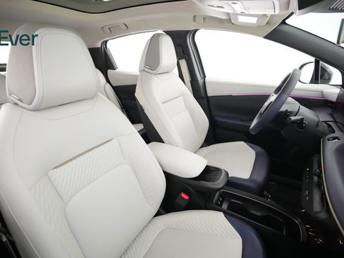 Used 2026 Nissan Leaf Platinum+ w/ Floor Mat Package (Platinum+) FWD image 23