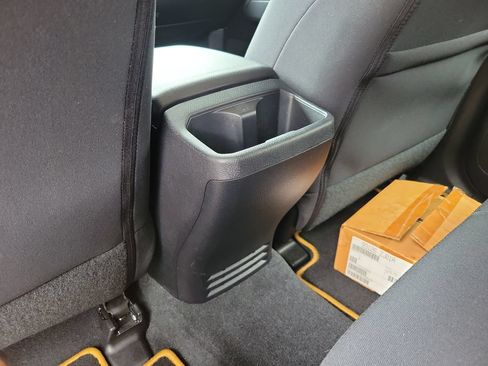 Used 2020 Toyota Tacoma SR5 RWD image 11