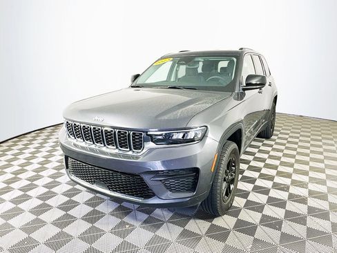 Certified 2023 Jeep Grand Cherokee Laredo AWD/4WD image 5