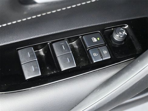 Used 2022 Toyota Corolla SE image 4