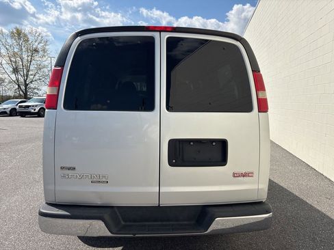 Used 2011 GMC Savana 2500 LT w/ LT Preferred Equipment Group image 5