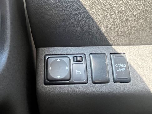Used 2012 Nissan Frontier SV w/ SV Premium Utility Pkg AWD/4WD image 19