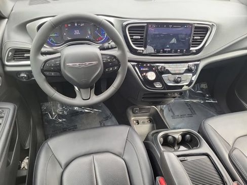 Used 2024 Chrysler Pacifica Limited FWD image 27