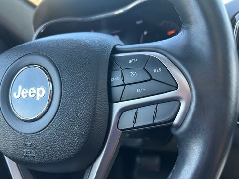 Used 2021 Jeep Grand Cherokee Limited image 39