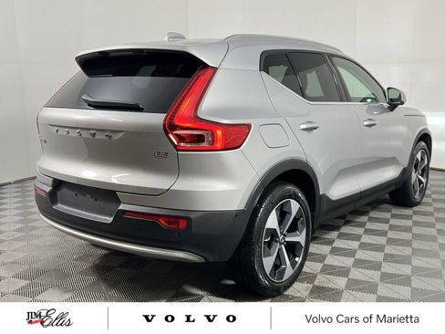 Used 2025 Volvo XC40 B5 Plus image 9