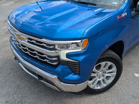 Used 2023 Chevrolet Silverado 1500 LTZ w/ LTZ Convenience Package II AWD/4WD image 14