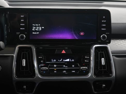 Used 2023 Kia Sorento SX AWD/4WD image 19