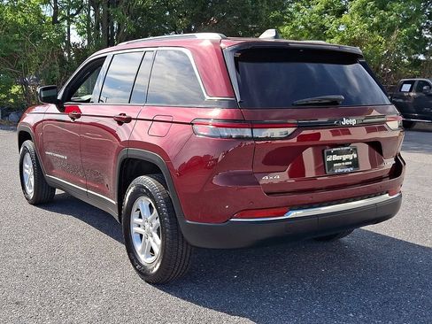 Used 2025 Jeep Grand Cherokee Laredo w/ Luxury Tech Group I AWD/4WD image 7