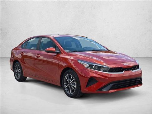 Used 2022 Kia Forte LXS w/ LXS Technology Package FWD image 3