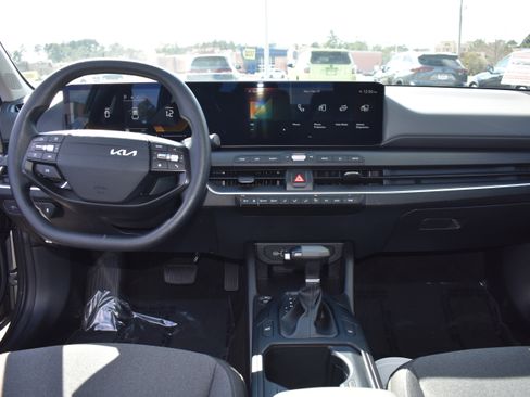 Used 2025 Kia K4 LXS image 31