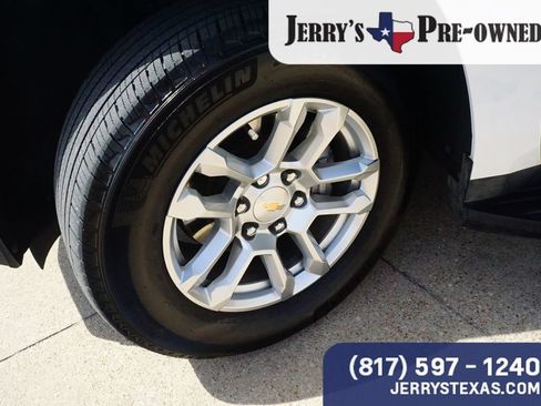 Used 2025 Chevrolet Suburban LT w/ Comfort Package AWD/4WD image 9