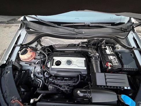 Used 2012 Volkswagen Tiguan SE image 18