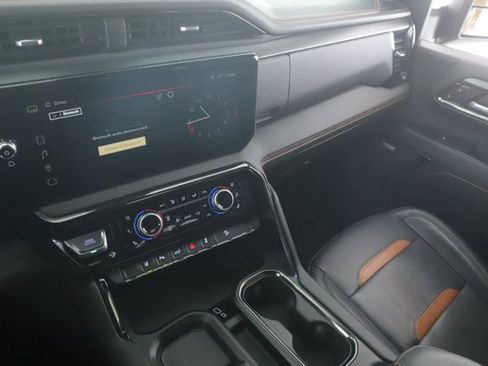 Used 2024 GMC Sierra 2500 AT4 image 26