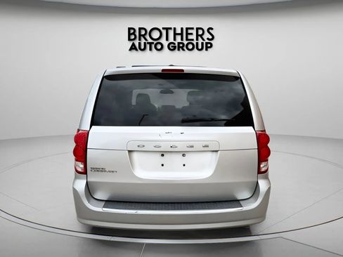 Used 2012 Dodge Grand Caravan SXT w/ UConnect Hands-Free Group FWD image 10
