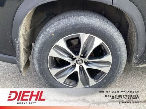 Used 2022 Toyota Highlander XLE image 9