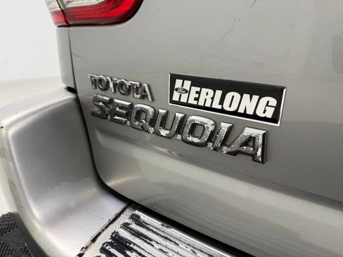 Used 2005 Toyota Sequoia SR5 RWD image 9