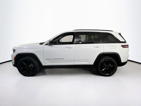 Used 2023 Jeep Grand Cherokee Altitude image 8