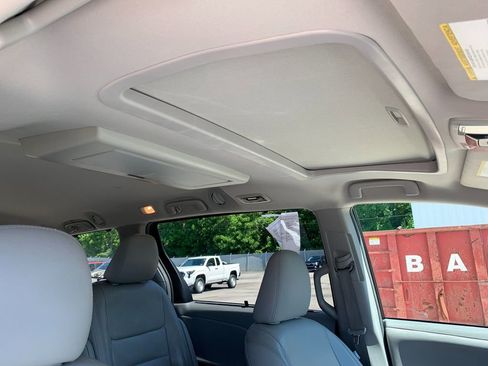 Used 2017 Toyota Sienna XLE Premium AWD/4WD image 21