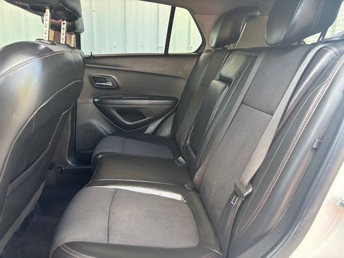 Used 2021 Chevrolet Trax LT FWD image 11