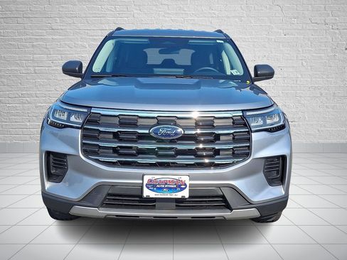 Used 2025 Ford Explorer Active image 2
