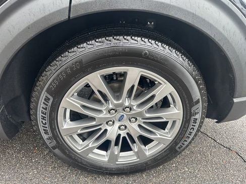 Used 2025 Ford Explorer Platinum image 10