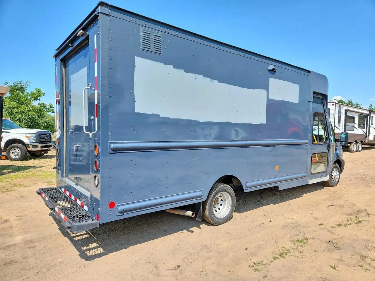 Used 2021 Ford Transit 350 DRW RWD image 3