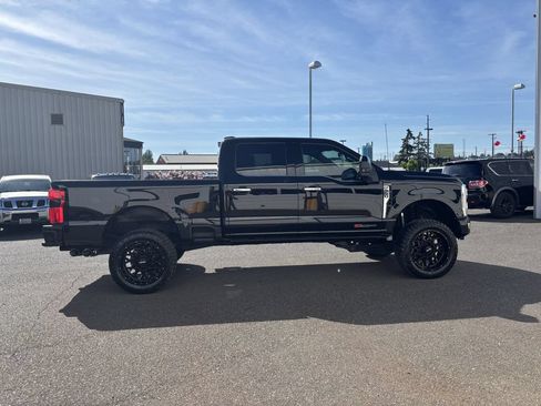 Used 2024 Ford F350 Platinum w/ Tremor Off-Road Package AWD/4WD image 9