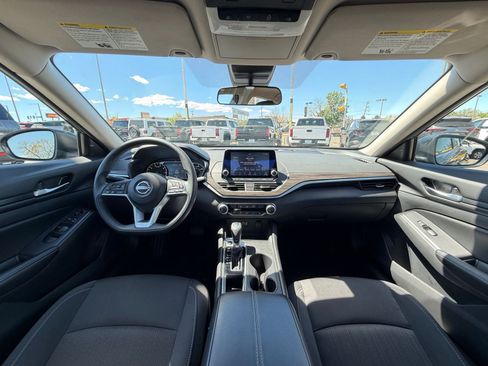 Used 2025 Nissan Altima 2.5 SV image 31