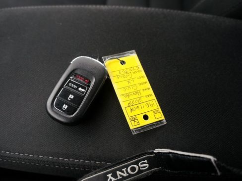 Used 2022 Honda Civic LX image 2