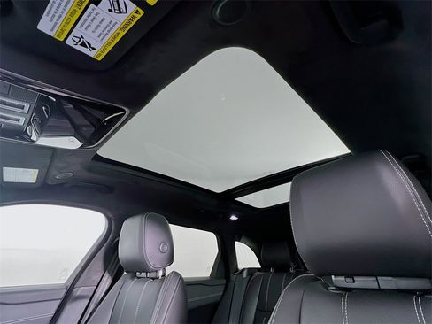 Used 2023 Land Rover Range Rover Velar R-Dynamic S image 23