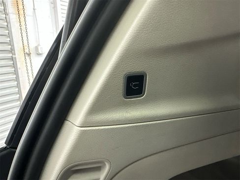 Used 2024 Chrysler Voyager LX image 21