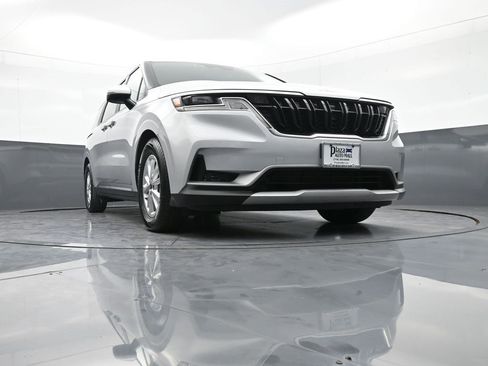Certified 2023 Kia Carnival LX image 29