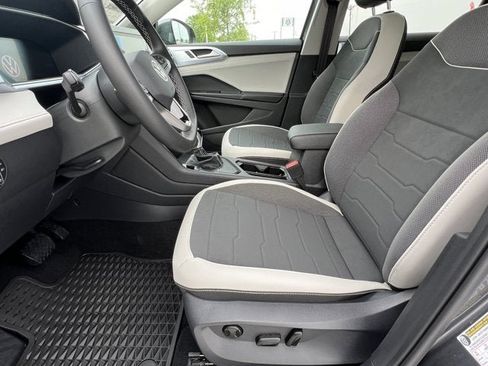 New 2025 Volkswagen Taos SE image 17