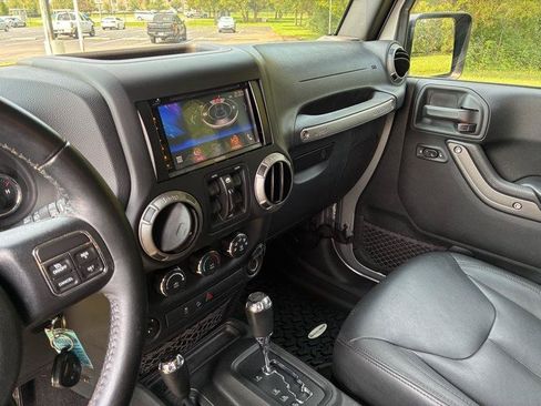 Used 2017 Jeep Wrangler Unlimited Sport w/ Quick Order Package 24S AWD/4WD image 16