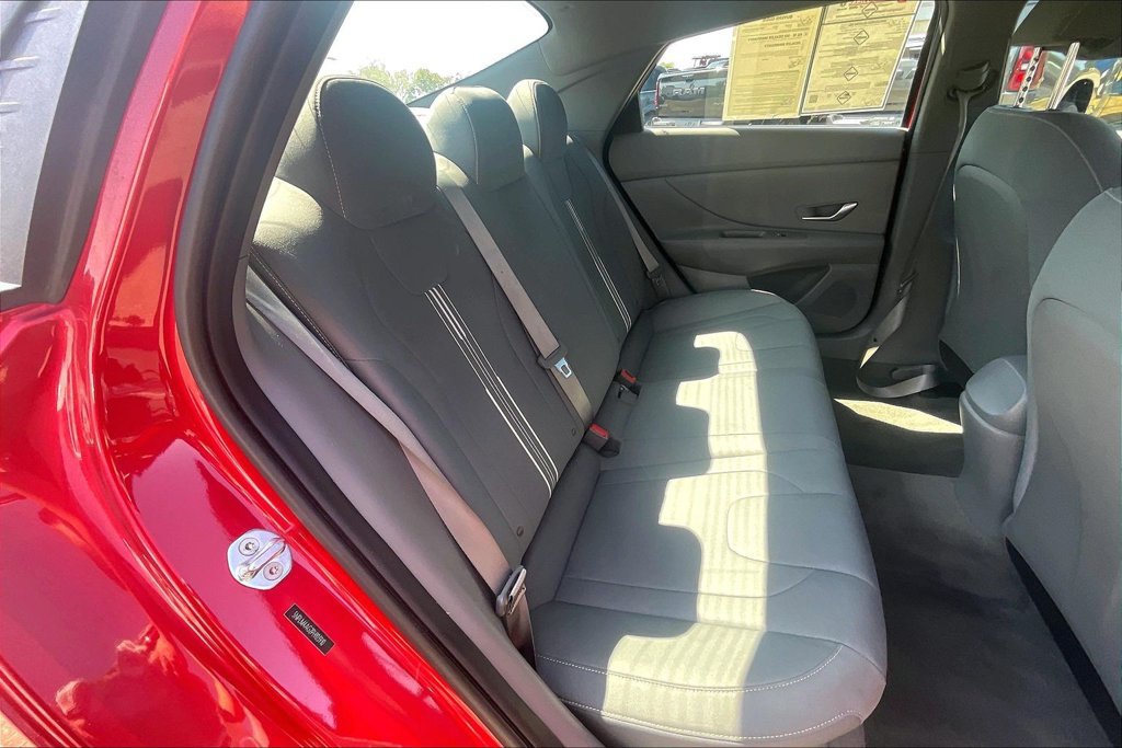 Used 2023 Hyundai Elantra SEL FWD image 27