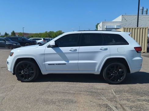 Used 2019 Jeep Grand Cherokee Altitude AWD/4WD image 6