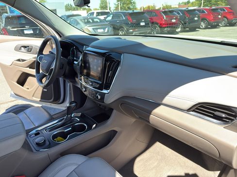Used 2020 Chevrolet Traverse LT w/ LT Premium Package image 34