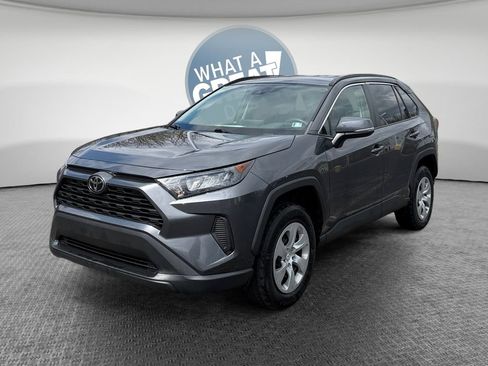 Used 2021 Toyota RAV4 LE image 8